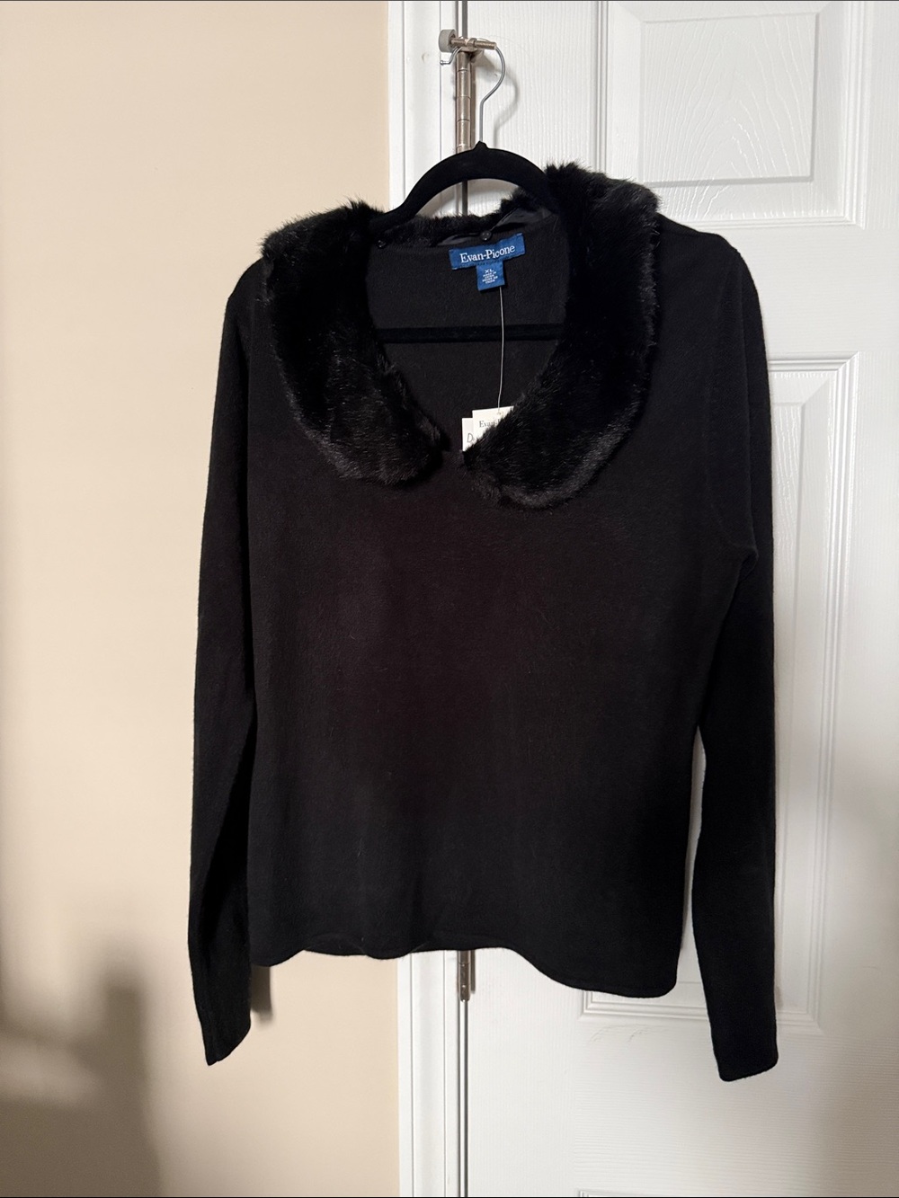 Evan Picone Black Crewneck Sweater with removable Faux Fur Collar